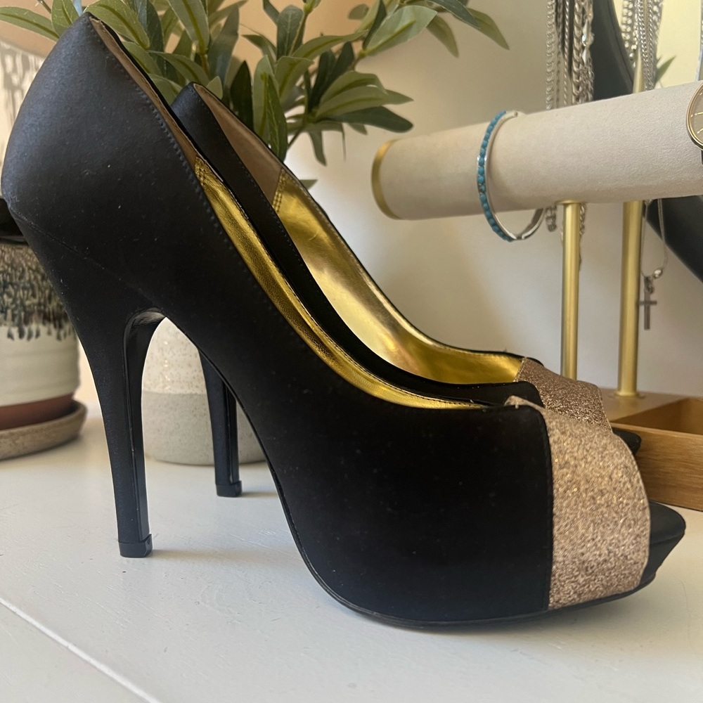 Black and Gold Glitter Peep Toe Platform Pumps